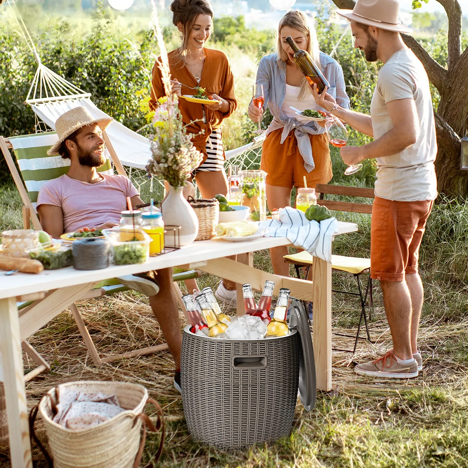 Tangkula 9.5 Gal Cooler Bar, Patio Wicker Ice Cool Bar Table